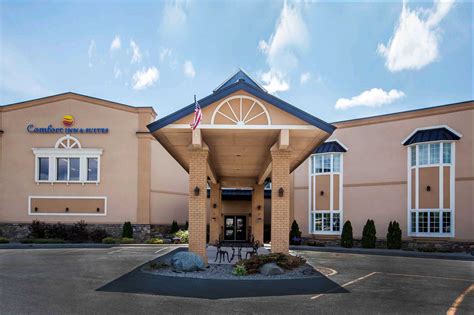 Comfort inn plattsburgh - Book a room at this hotel near Lake Champlain and enjoy free WiFi, breakfast, and access to an indoor water park with slides and a spray …